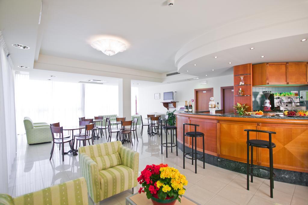 Hotel Globus تْشيزيناتيكو المظهر الخارجي الصورة