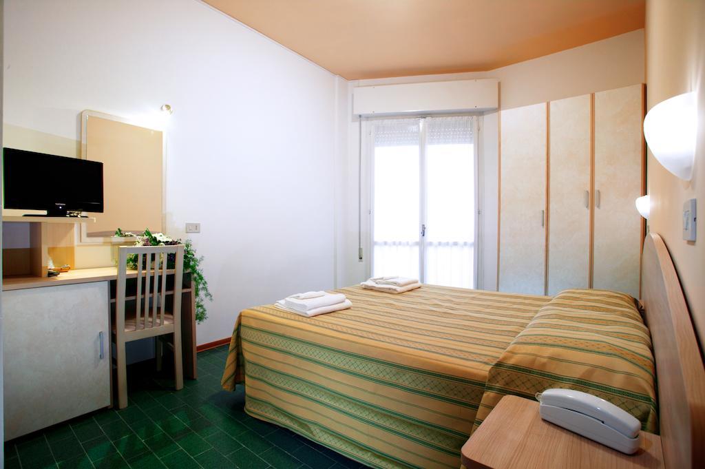 Hotel Globus تْشيزيناتيكو الغرفة الصورة