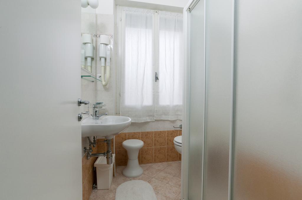 Hotel Globus تْشيزيناتيكو الغرفة الصورة